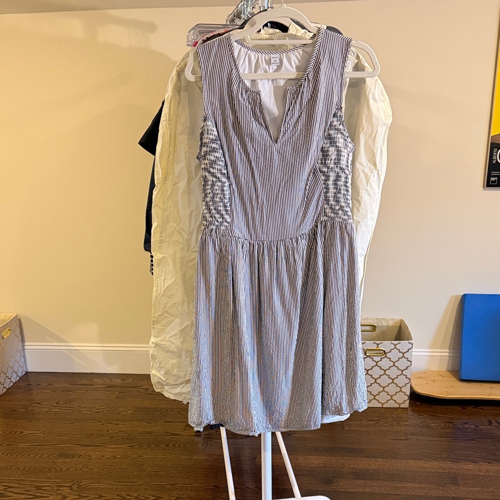 Old Navy Navy and White “Seersucker” Sleeveless V-Neck Dress